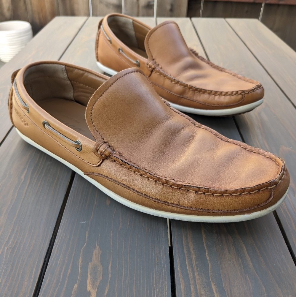 Sebago casual leather slip-on loafer in tan color. Size 9.5